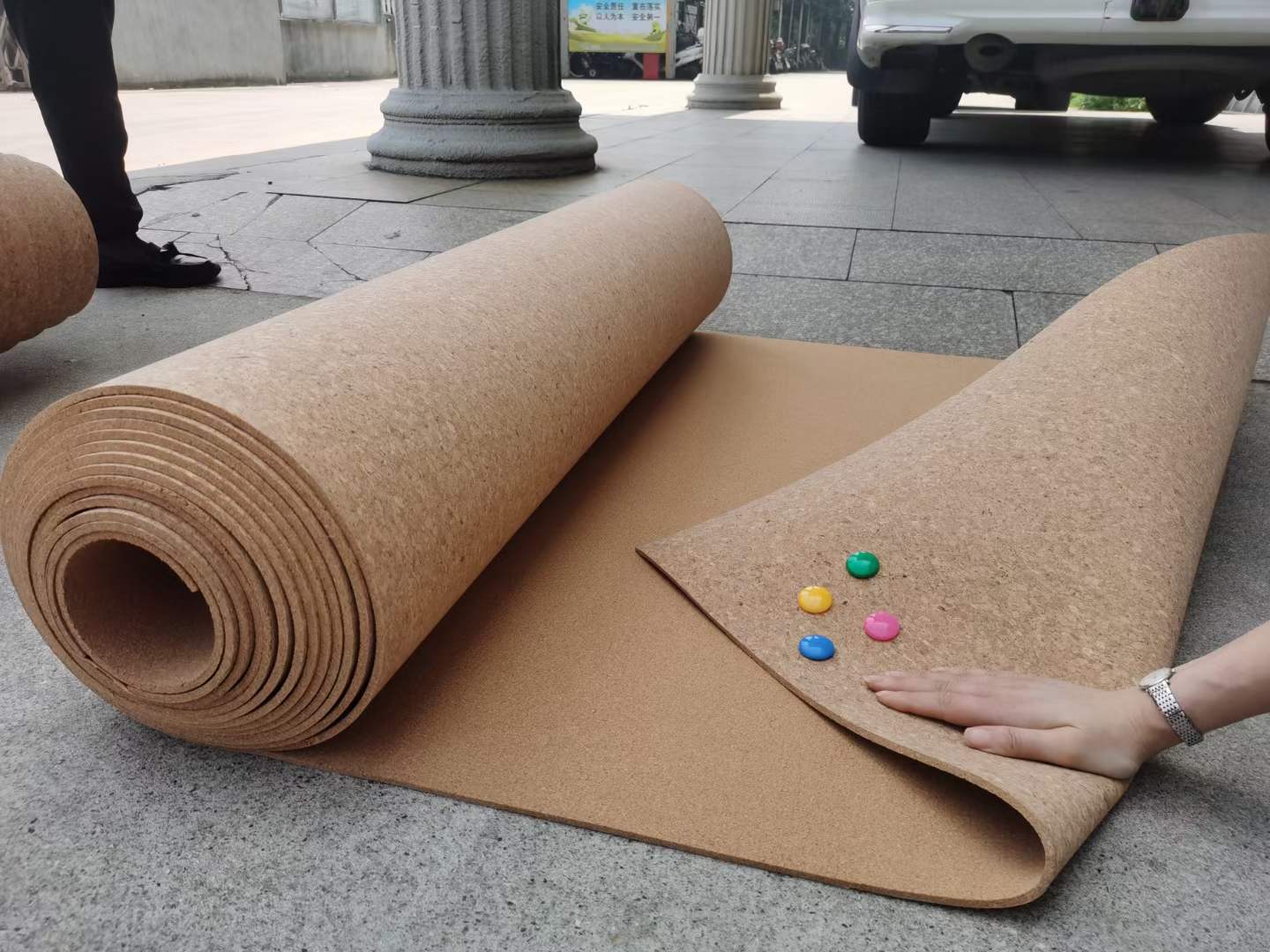 Mitä eroa korkin ja puun välillä on kodin sisustuksessa?